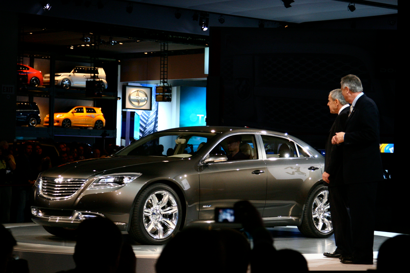 Illustration for article titled Chrysler 200C EV Concept: Shockingly Attractive Mid-Size